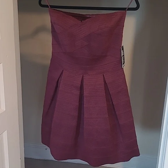 Express Strapless Sweetheart Pleated Skater Dress Maroon Wine NWT Size M - Picture 9 of 17